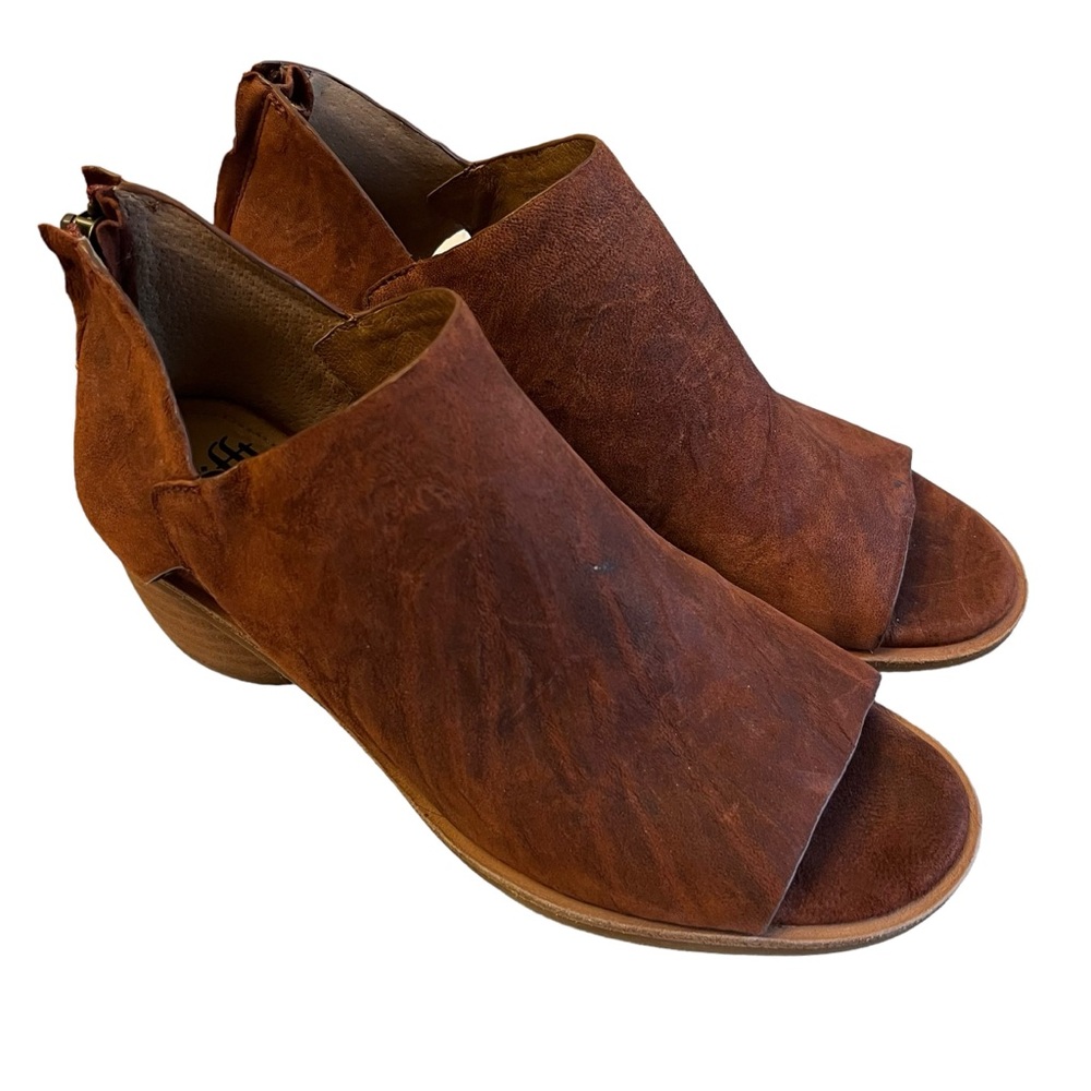 Sofft Carleigh Peep Toe Ankle Bootie Size 9 Rustic Brick Red Leather $146